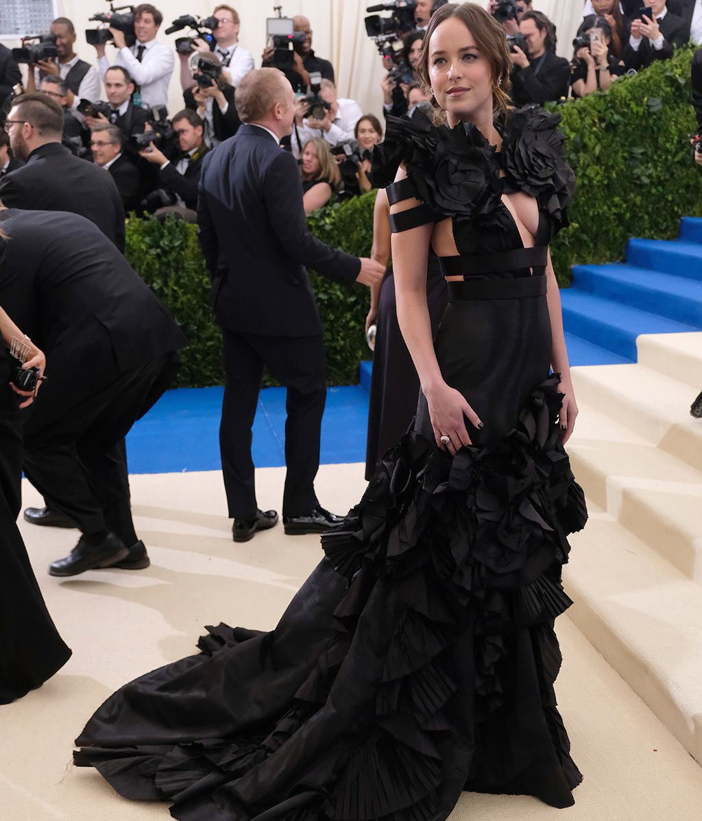 Dakota Johnson con vestido de Gucci