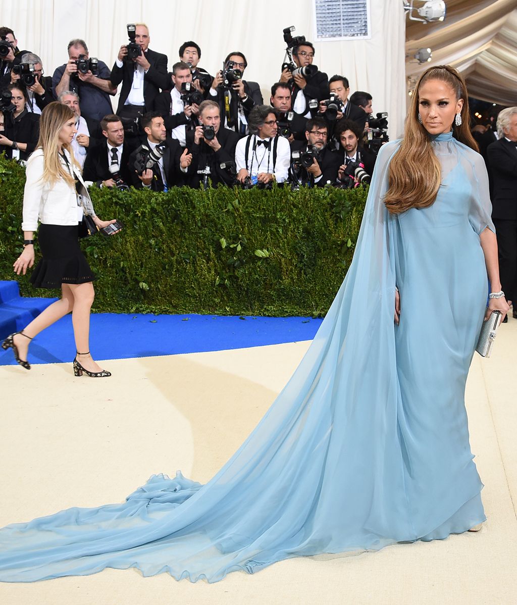 Jennifer Lopez vestida de Valentino