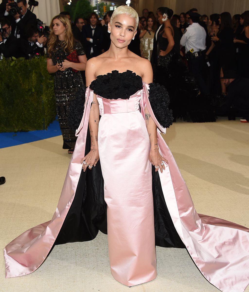 Zoe Kravitz con vestido de Oscar de la Renta
