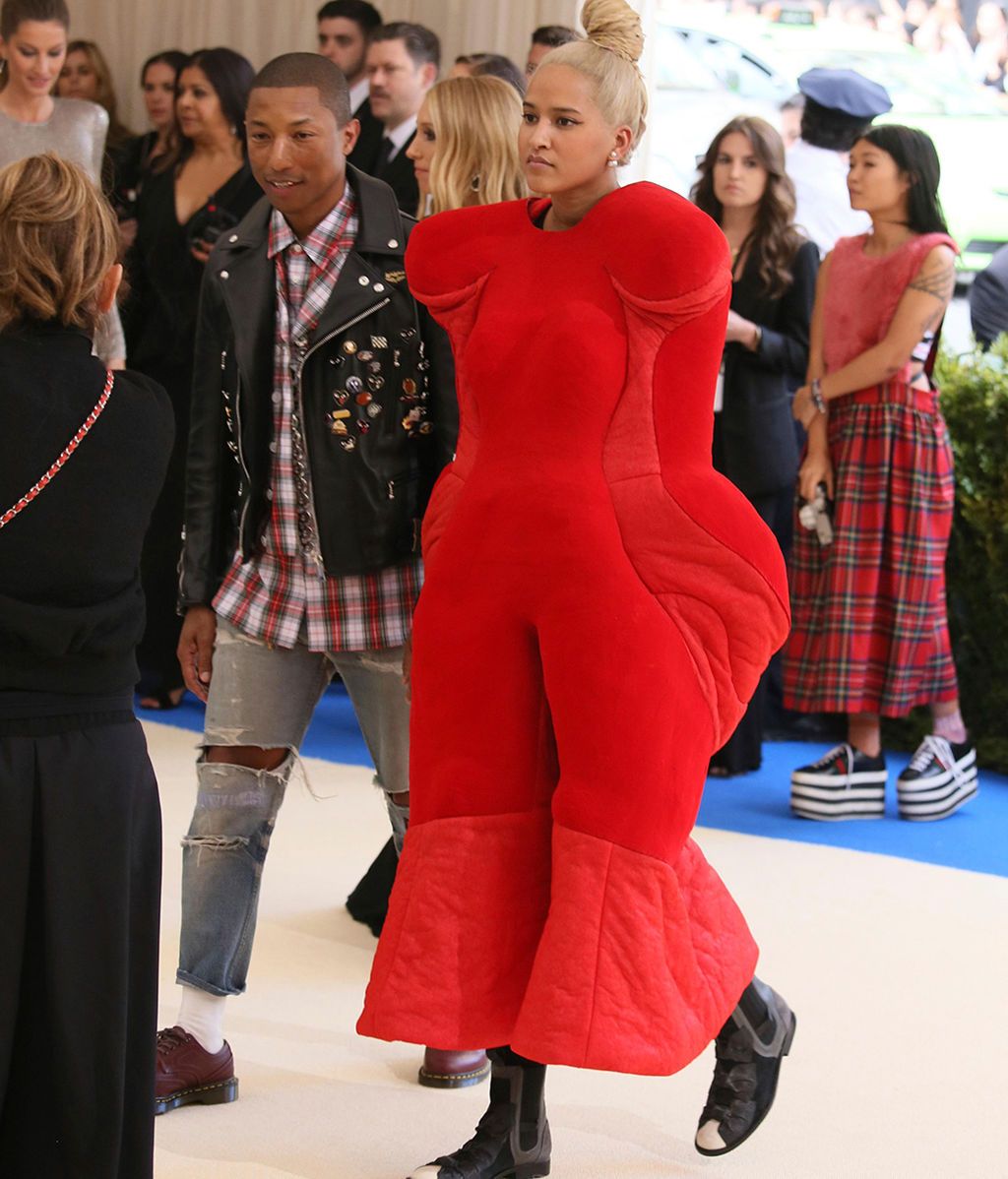 Pharrell Williams y Helen Lasichanh, ella de Commes des Garçons