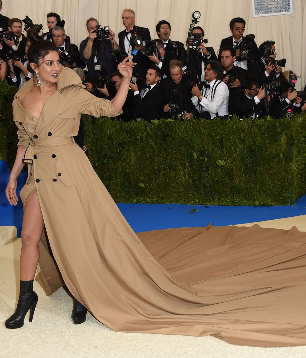 Priyanka Chopra vestida de Ralph Lauren