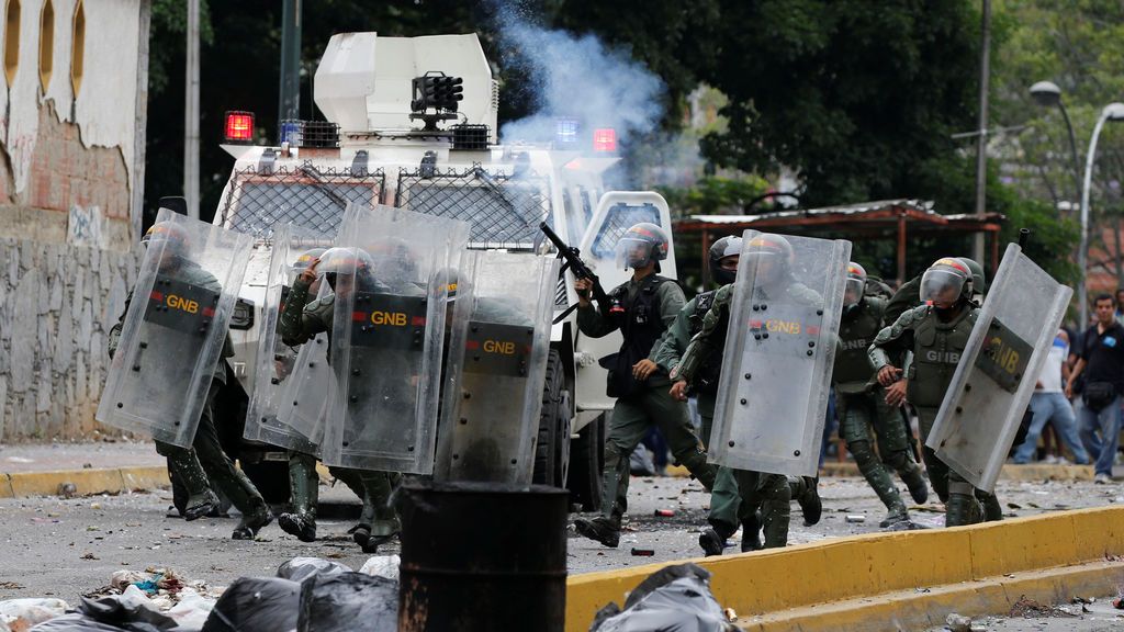 Tensión en las calles de Venezuela tras el anuncio de Nicolás Maduro de crear una nueva Constitución