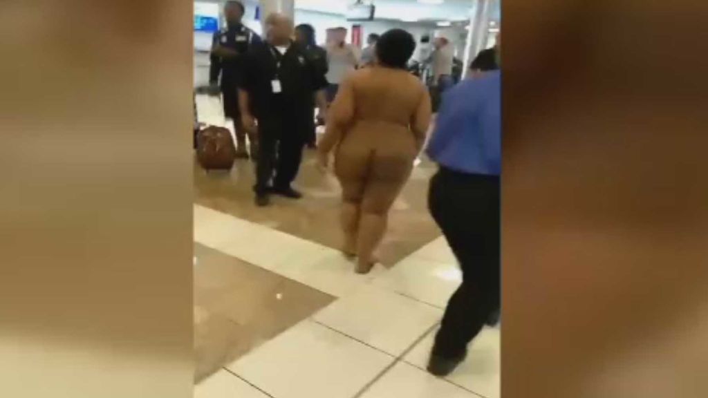 Una mujer pasea desnuda por el aeropuerto de Atlanta