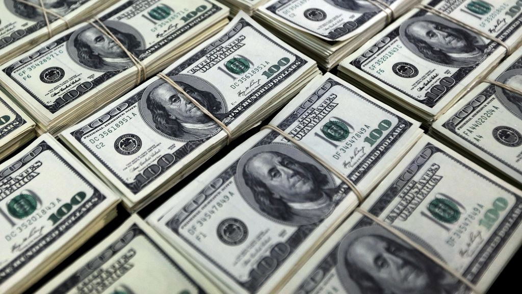 Una mujer se traga 9.000 dólares para no compartirlo con su pareja tras una infidelidad