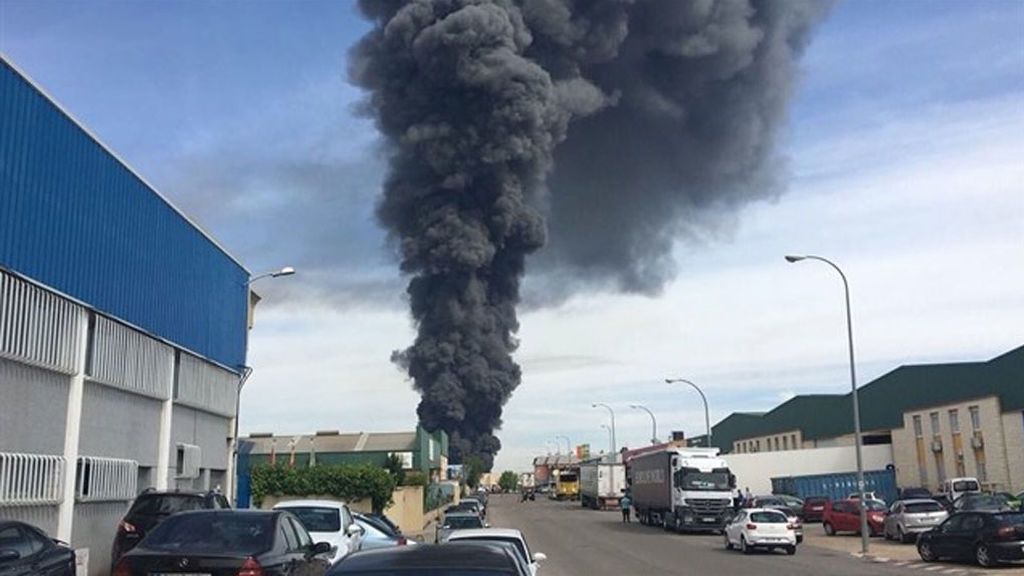 Registrado un incendio y varias explosiones en una planta industrial de Arganda