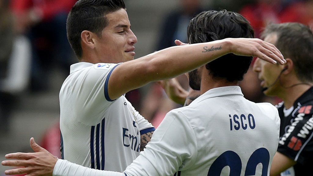 ¡En plena forma! El golazo de volea de James que provocado los aplausos de sus compañeros