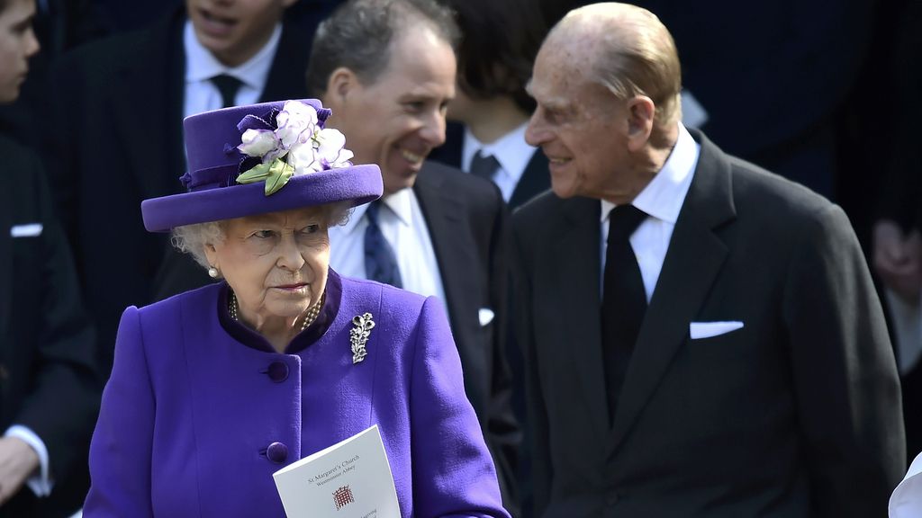 El duque de Edimburgo, hospitalizado "por precaución"