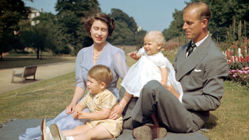 El Príncipe Felipe de Edimburgo se retira de la vida pública, su vida junto a la Reina Isabel de Inglaterra en imágenes