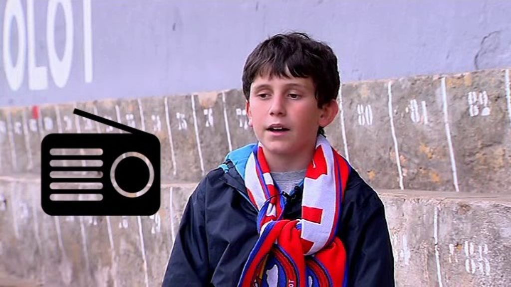 Pere, once años y ciego: su sueño es locutar partidos de fútbol en la radio