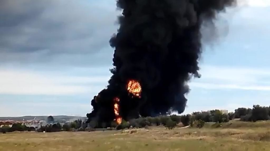 Arde una nave de residuos químicos en Arganda del Rey (Madrid)