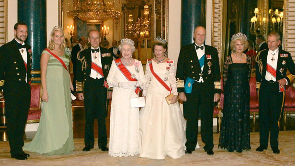 El Príncipe Felipe de Edimburgo se retira: su vida junto a la reina Isabel II en imágenes