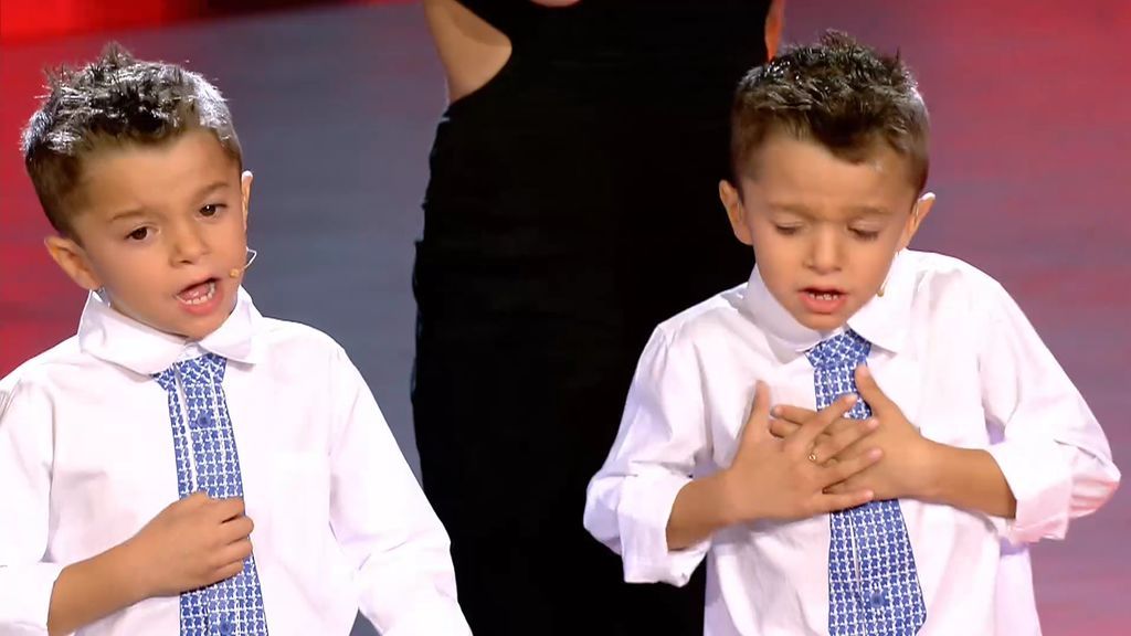 Los gemelos Antonio y Paco se despiden haciendo lo que mejor saben, ¡cantar!