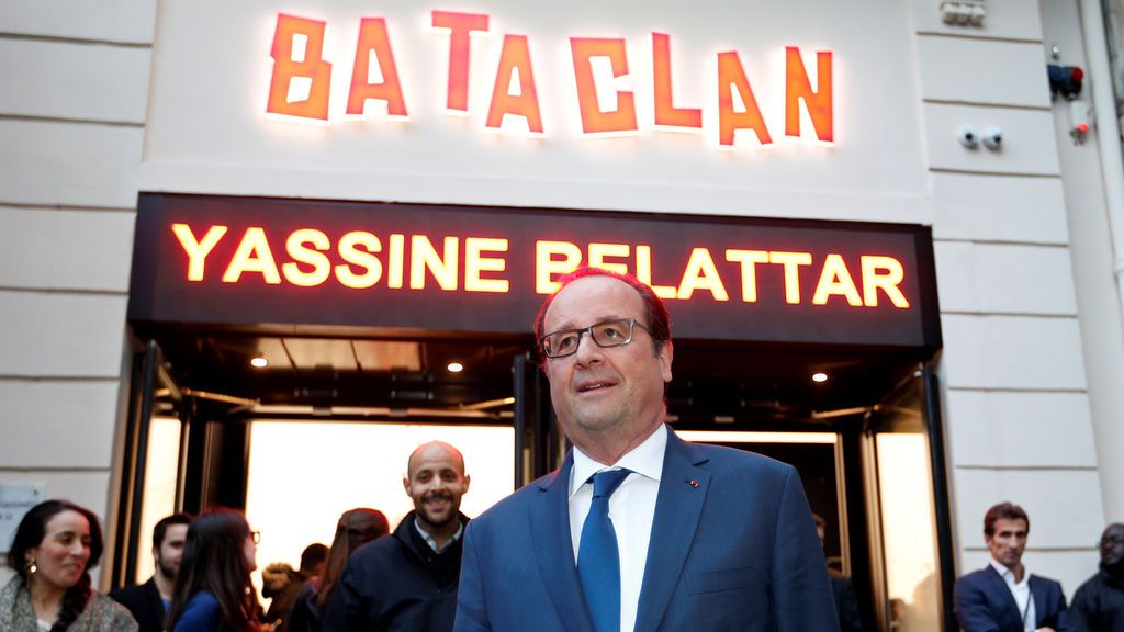 Hollande visita como público la sala Bataclán, un año después del atentado yihadista