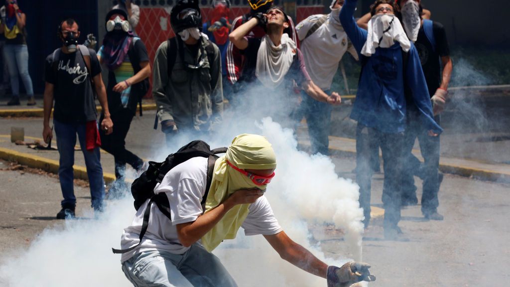 Aumenta a 35 la cifra de muertos en un mes de protestas en Venezuela