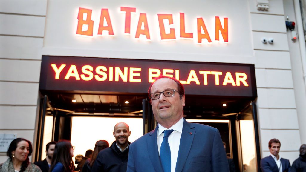 Hollande visita como público la sala Bataclán, un año después del atentado yihadista