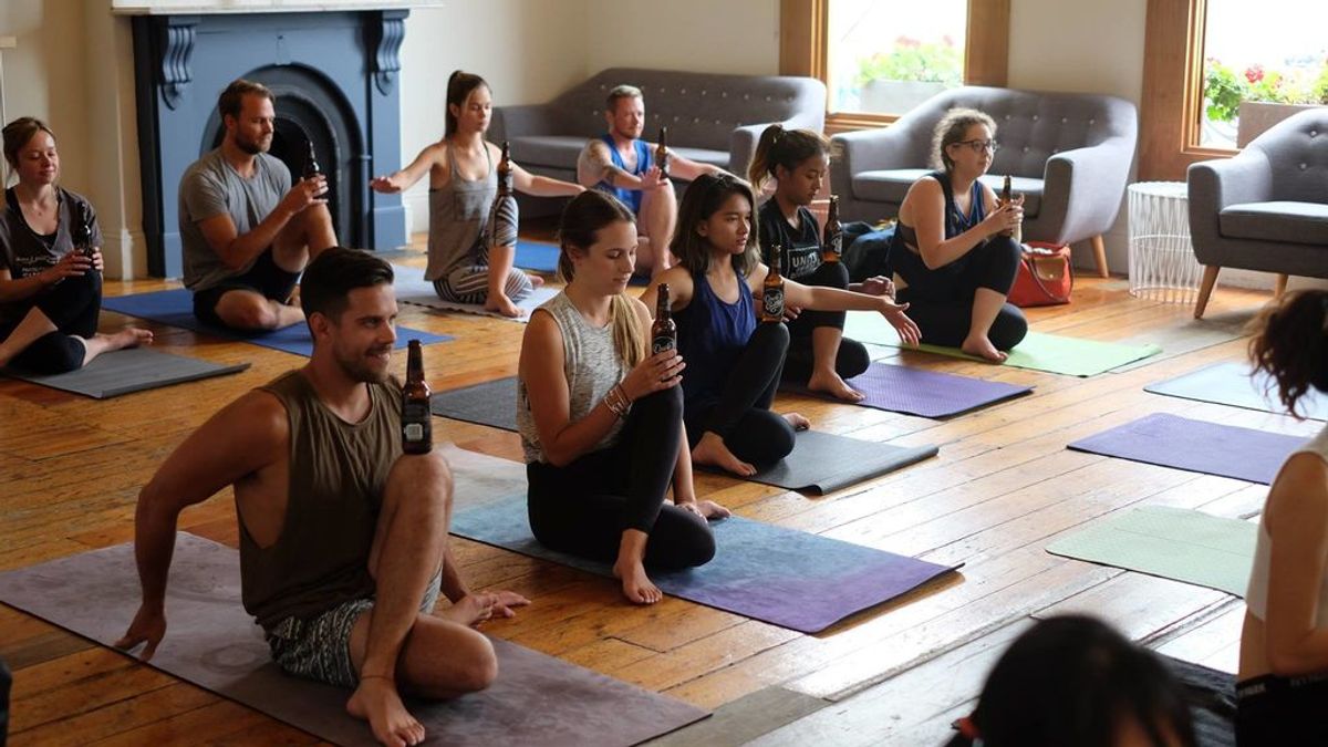 'BierYoga': la nueva moda para los amantes del yoga y la cerveza