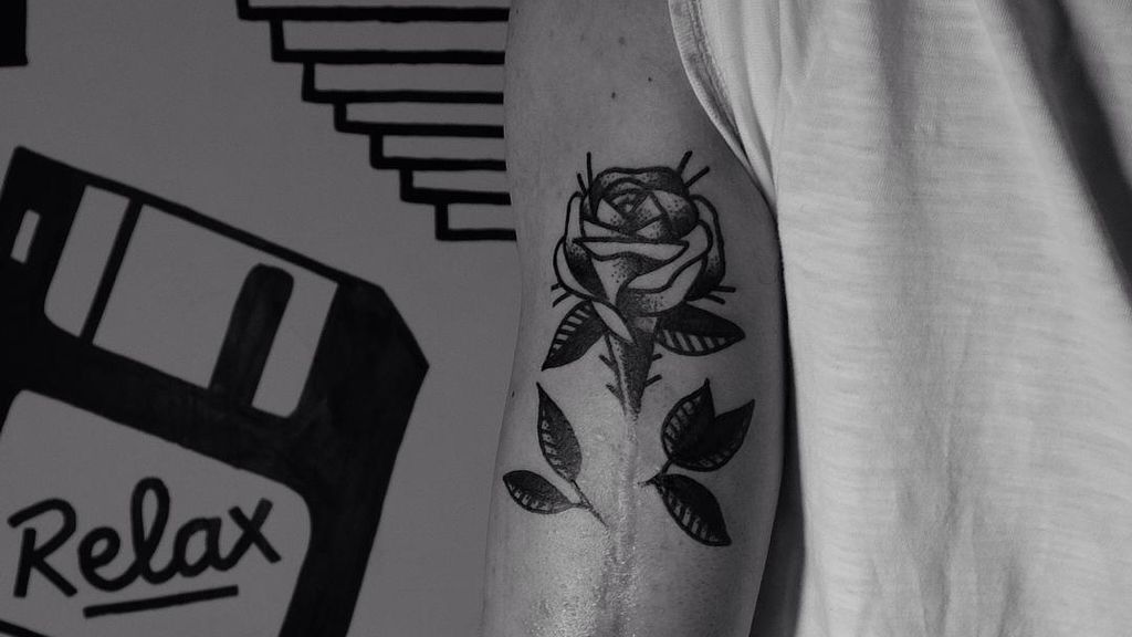 Las rosas son una gran reclamo en todos los tatuajes