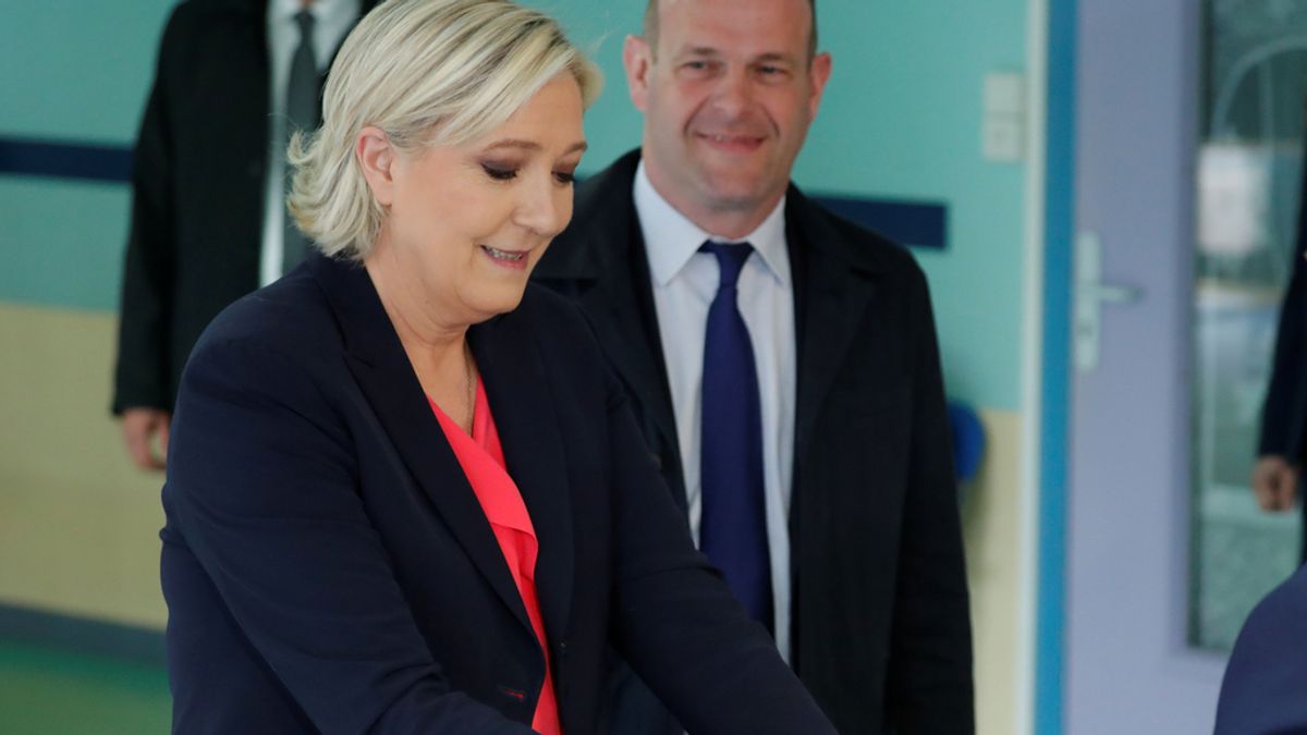 Marine Le Pen y Emmanuel Macron luchan por la presidencia