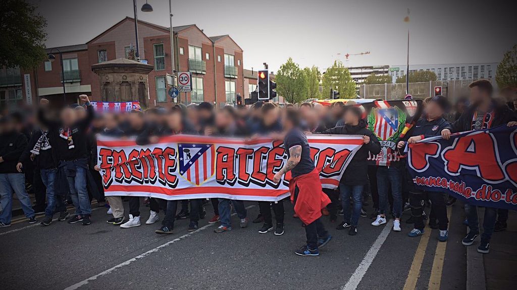 La vergonzosa felicitación por el día de la madre del Frente Atletico que calienta el derbi de Champions