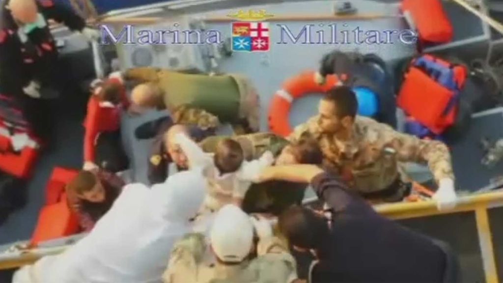 La negligencia de la guardia costera italiana dejó 268 muertos, de ellos 60 niños