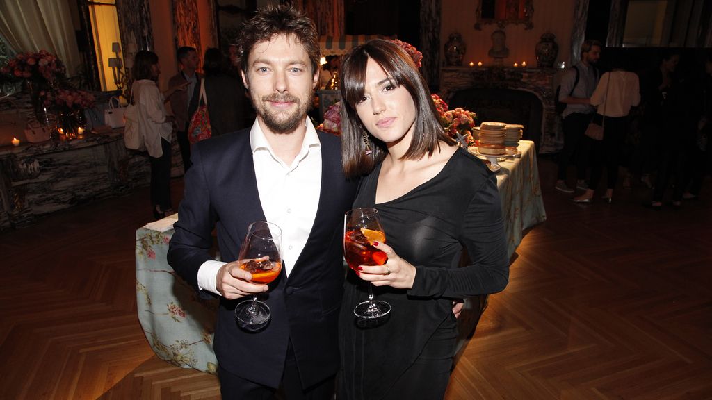 Jan Cornet acudió a la fiesta muy bien acompañado