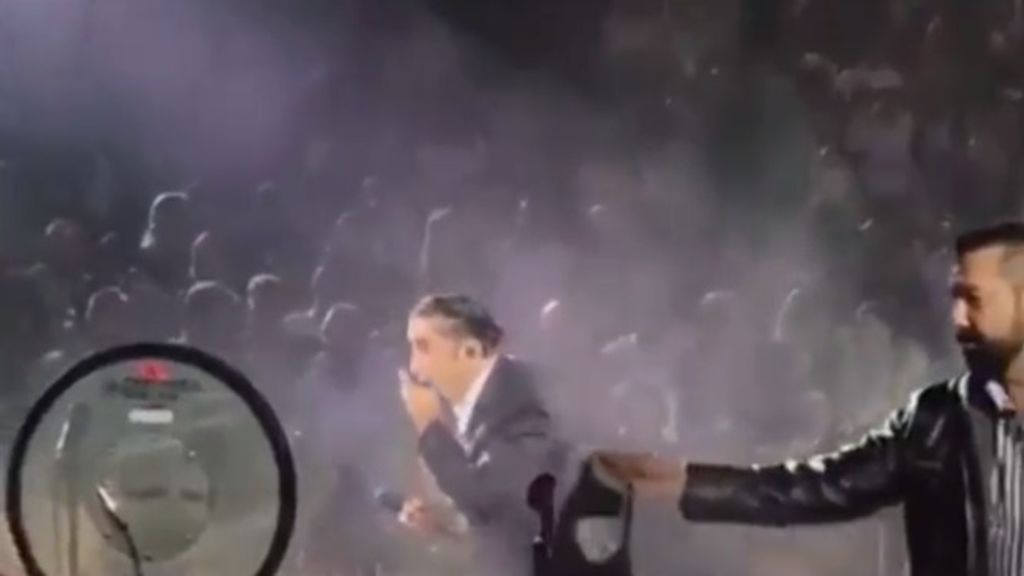 El 'mal trago' de Alejandro Fernández en pleno concierto