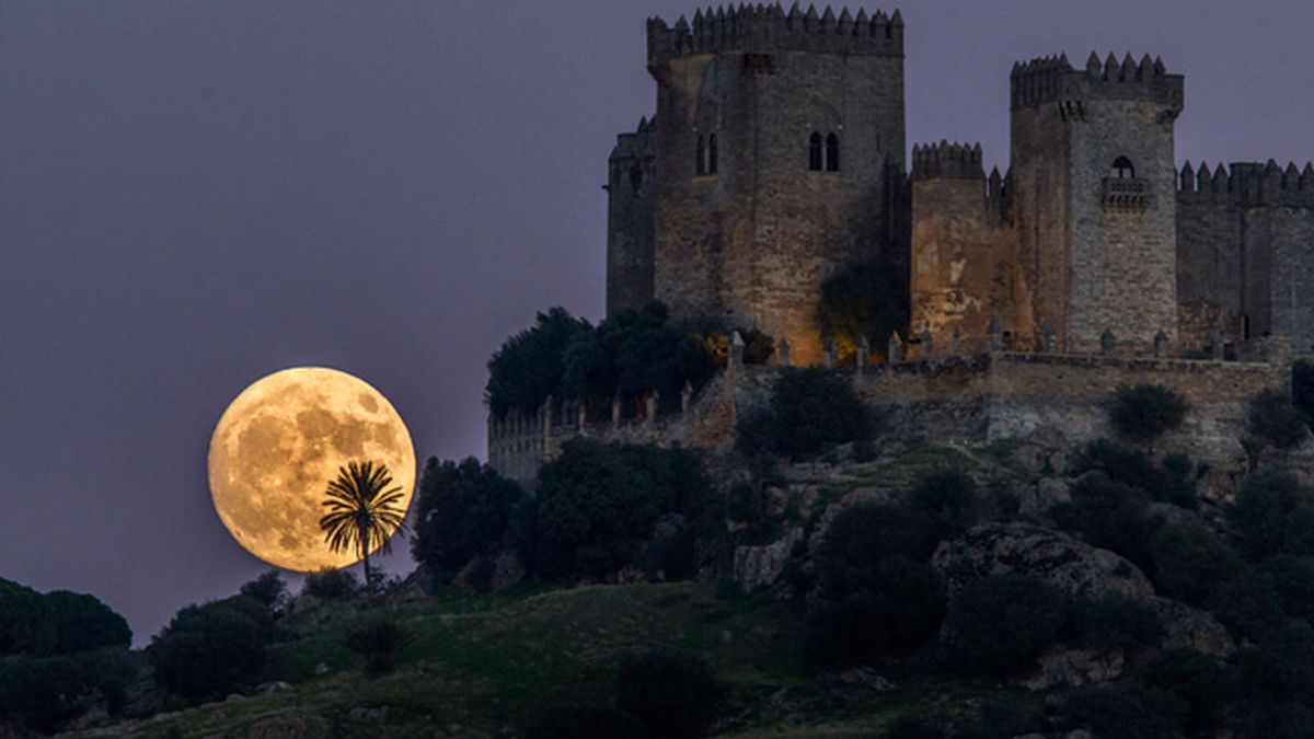 La Luna llena 'de las flores' podrá verse mañana al 100% de su iluminación en España