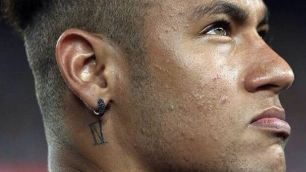 Orejas tatuadas Orejas tatuadas