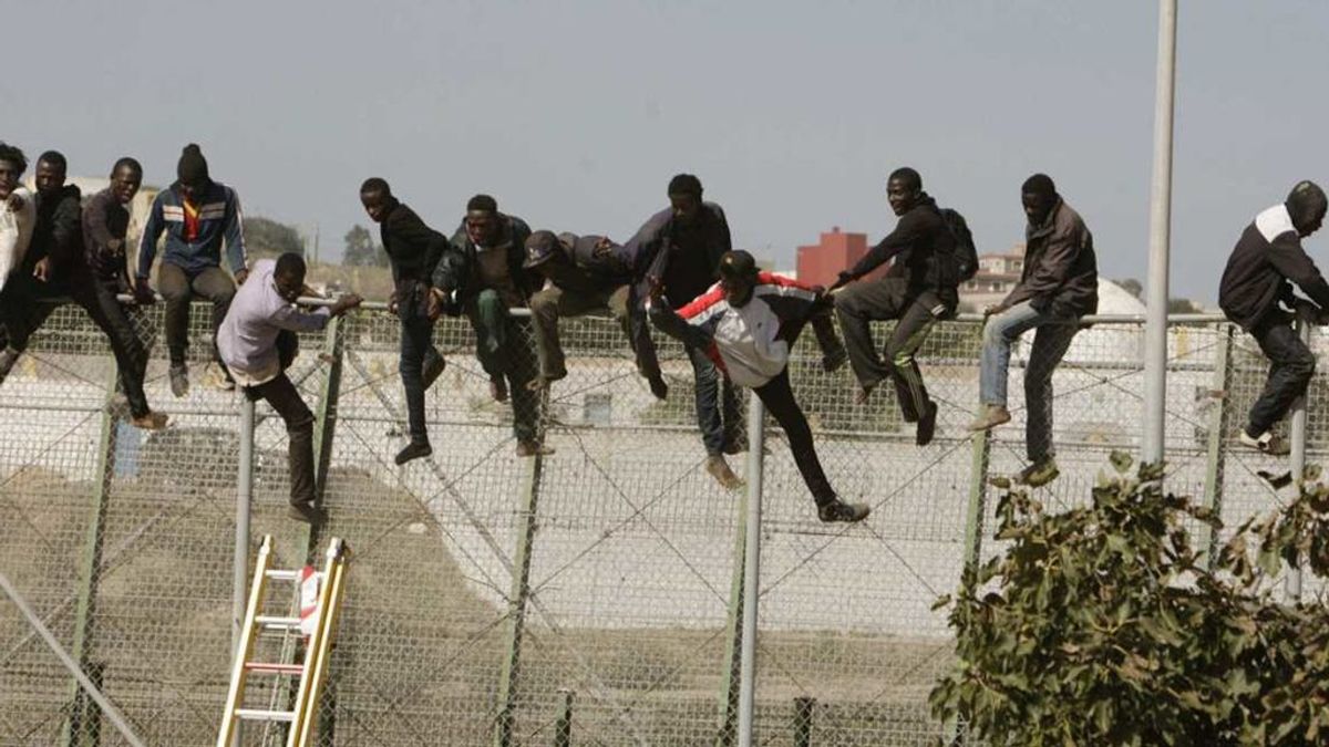 Varios grupos de inmigrantes logran saltar la valla de Melilla