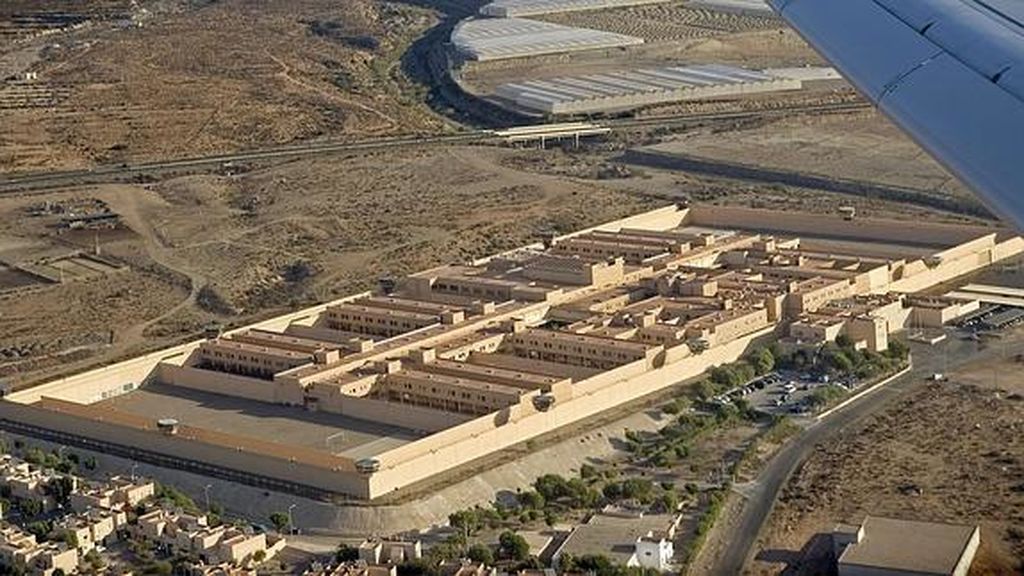 Atraca tres comercios en Almería solo dos días después de salir de la cárcel Atraca tres comercios en Almería solo dos días después de salir de la cárcel