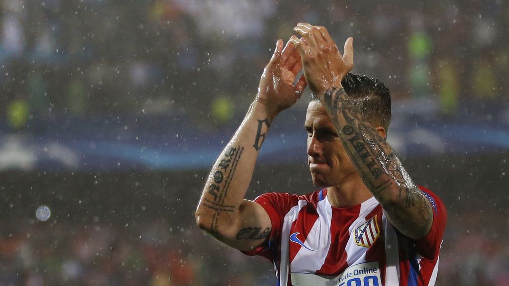 Neptuno despide al Calderón con una tromba de agua en su última noche de Champions