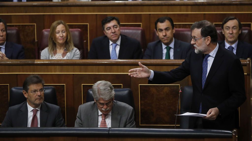 Iglesias acusa al PP de “parasitar las instituciones” y Rajoy a Podemos de querer “elegir jueces y fiscales”