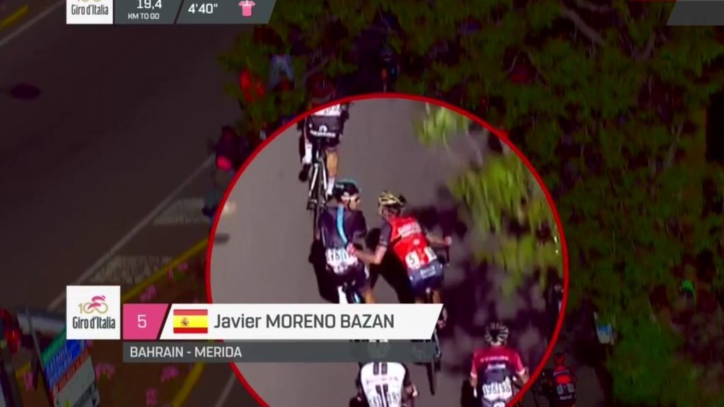 El Giro expulsa al español Javi Moreno por intentar tirar a un rival de su bicicleta en plena carrera