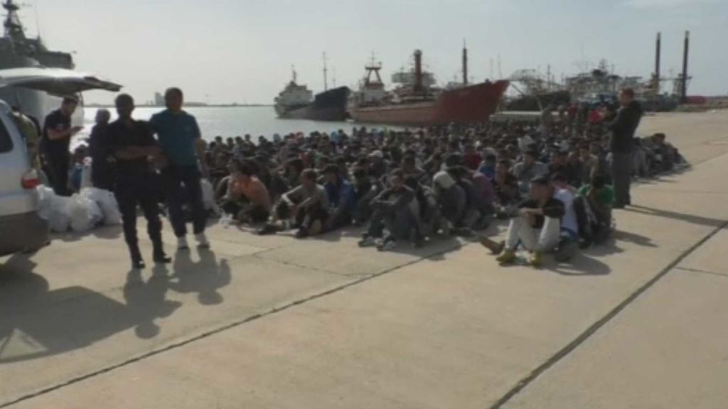 La guardia costera libia impide que una ONG rescate a 350 personas en el Mediterráneo