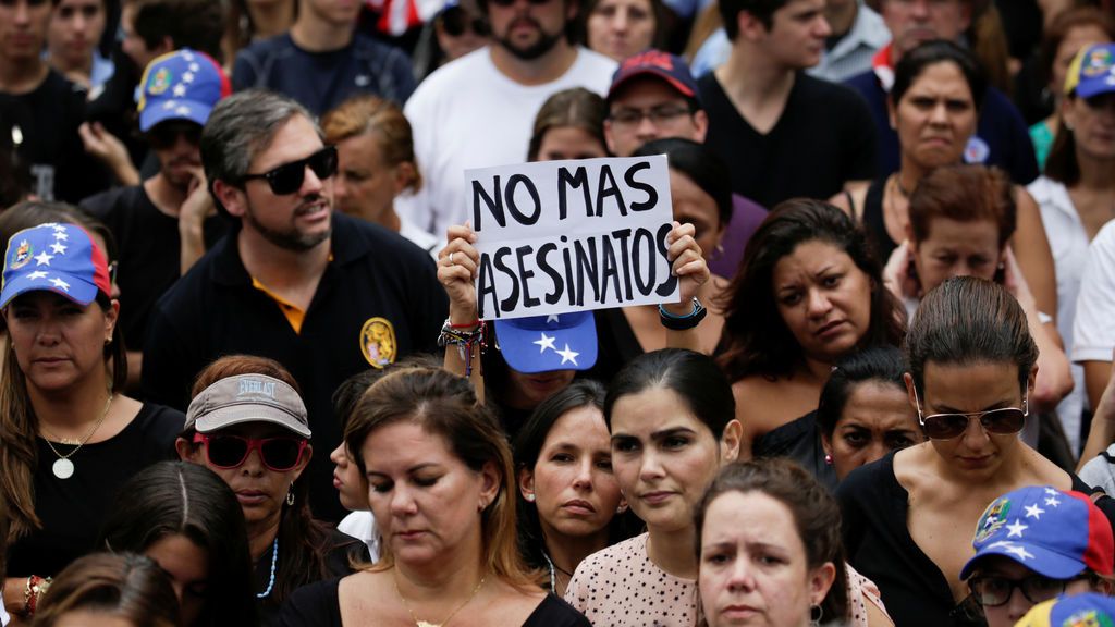 Venezuela,  conmocionada por la muerte de un joven  que protestaba contra Maduro