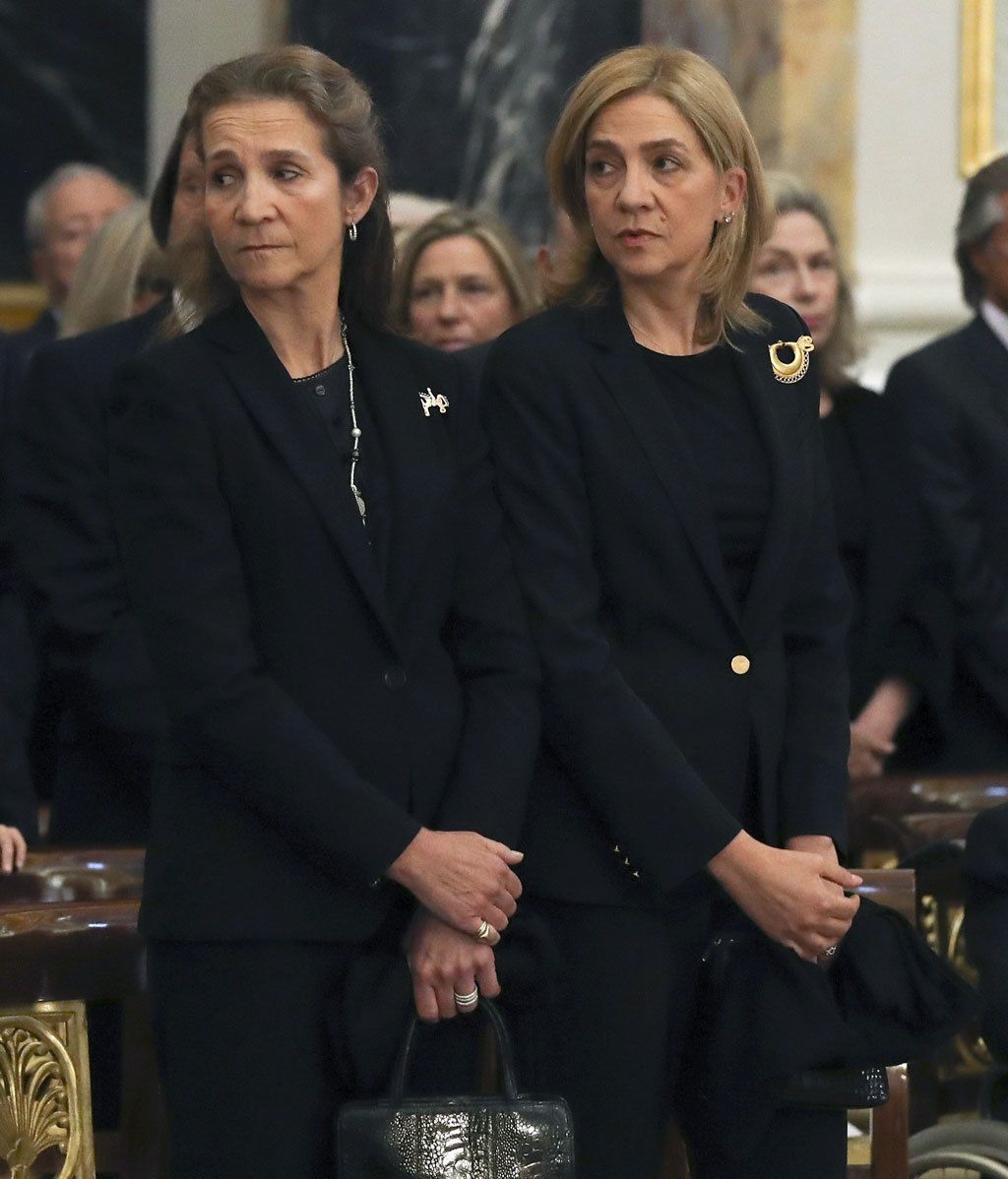 Cristina de Borbón, arropada por su madre y su hermana en su reaparición