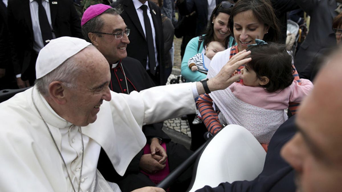 El Papa llega a Portugal para visitar Fátima
