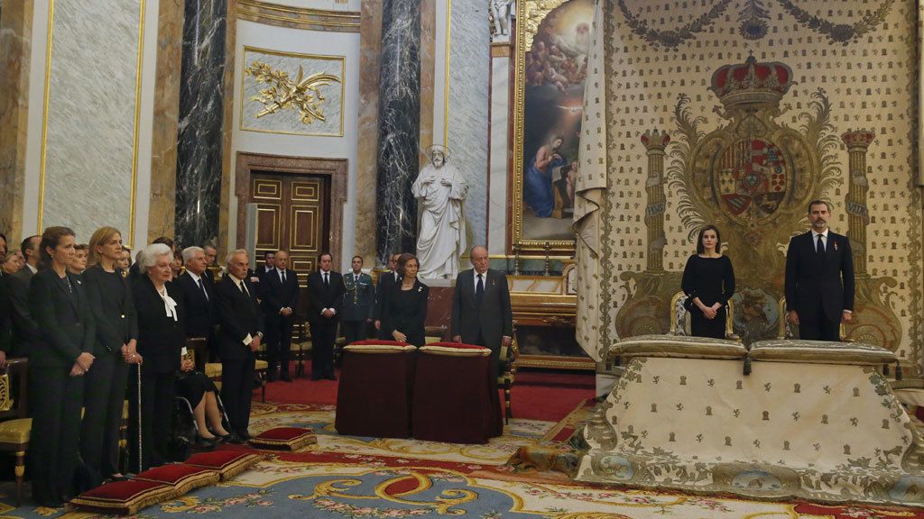 Cristina de Borbón, arropada por su madre y su hermana en su reaparición tras su absolución