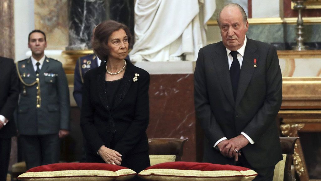 Cristina de Borbón, arropada por su madre y su hermana en su reaparición tras su absolución