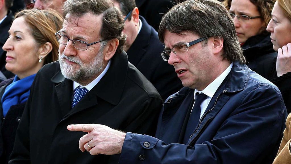 Rajoy y Puigdemont almuerzan juntos con directivos de la automoción en Barcelona