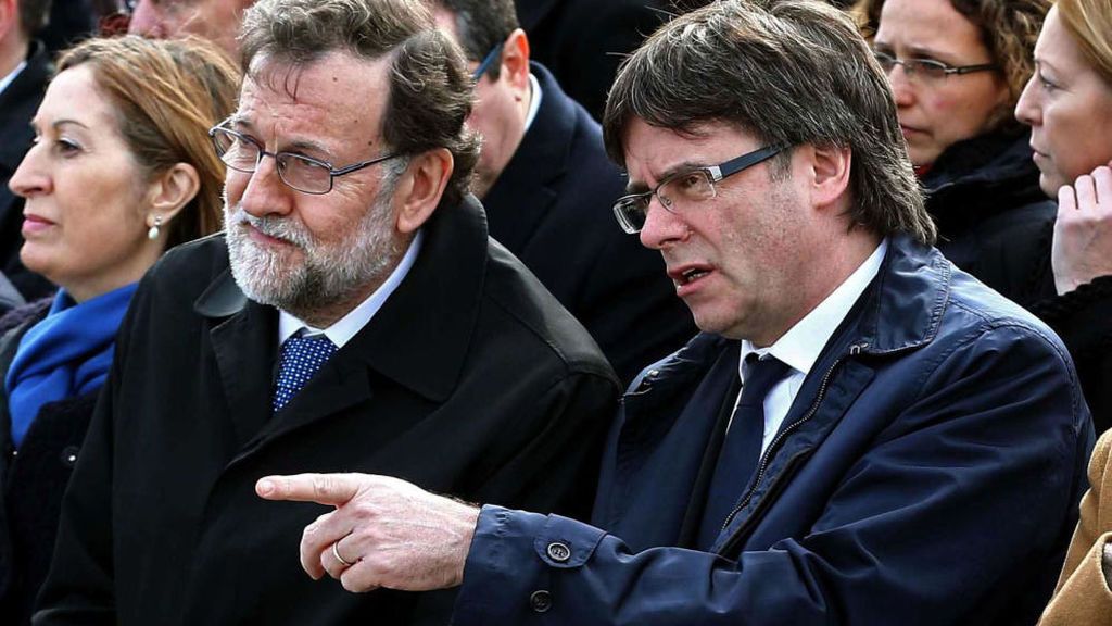 Rajoy y Puigdemont almuerzan juntos con directivos de la automoción en Barcelona