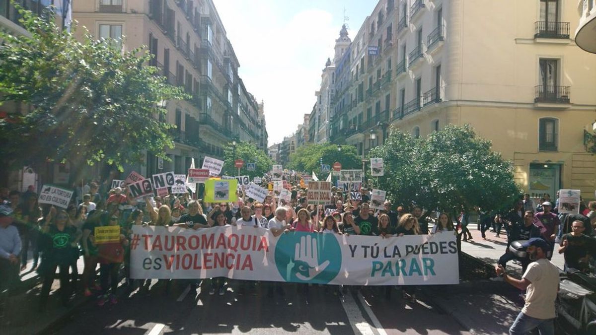 Miles de personas se manifiestan en Madrid para decir "basta" a la tauromaquia