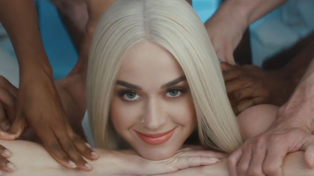 Katy Perry muestra su versión más provocativa en su último videoclip