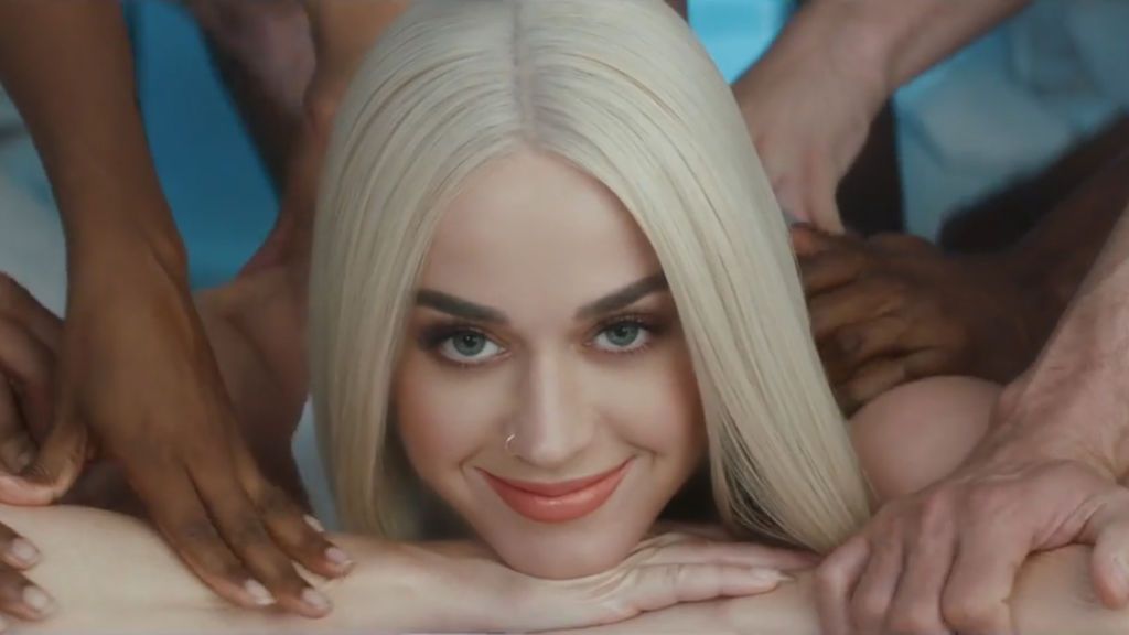 Katy Perry muestra su versión más provocativa en su último videoclip
