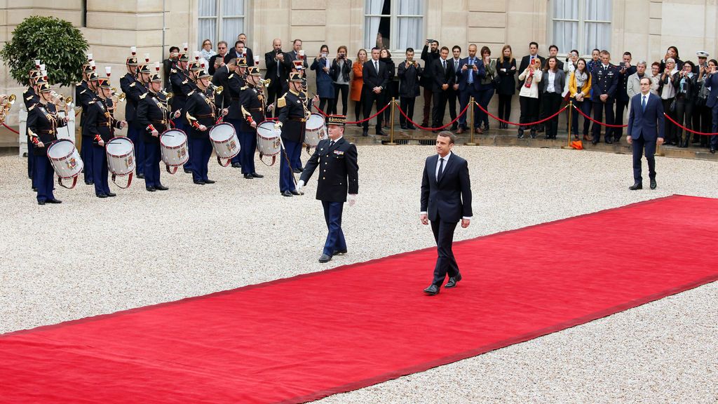 Macron llega al Elíseo para asumir la presidencia de Francia