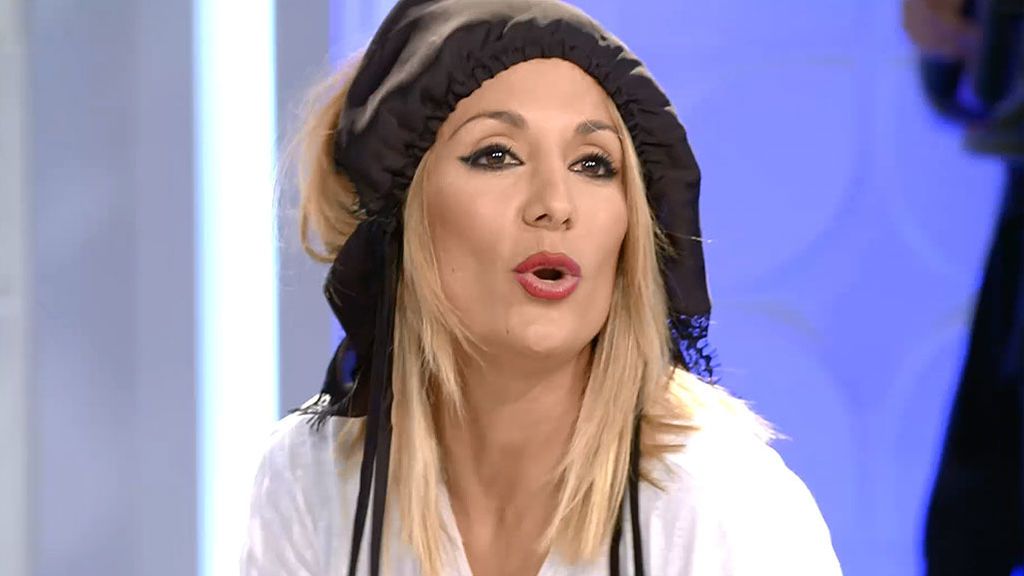 Rubén sorprende a Rym con lencería