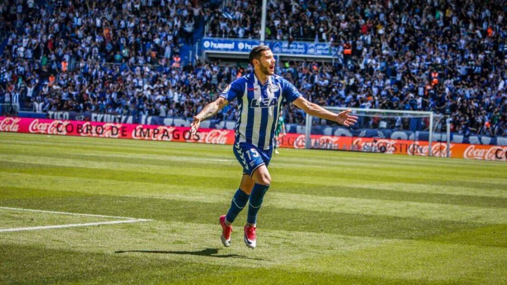 Theo Hernández se despide del Alavés y de la afición tras su último partido en Mendizorroza