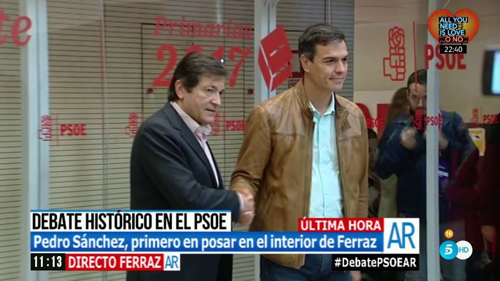 Frío saludo entre Pedro Sánchez y Javier Fernández antes del debate