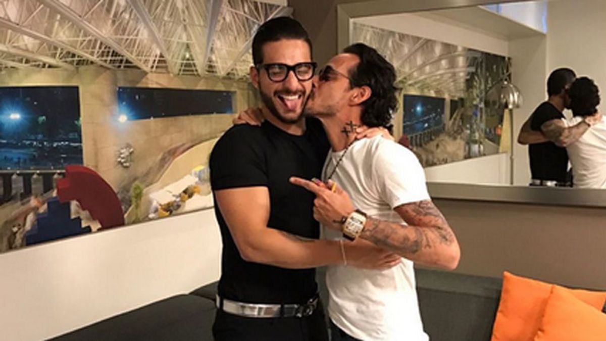 Maluma y Marc Anthony se dan un beso y las redes les increpan