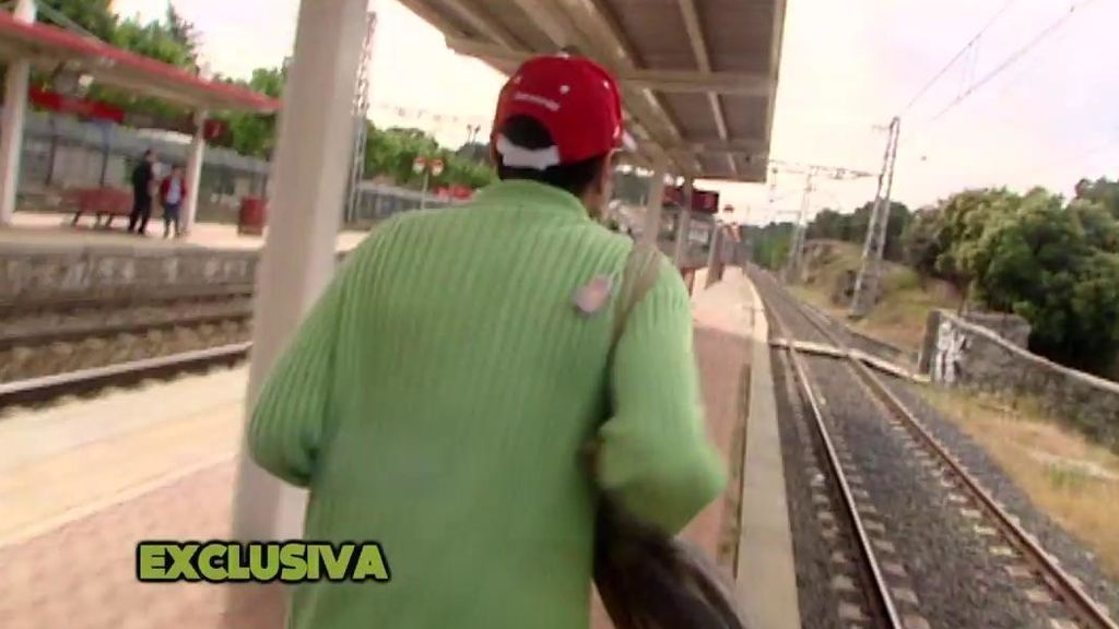 El padre de Alba Carrillo pierde la paciencia y huye de la prensa